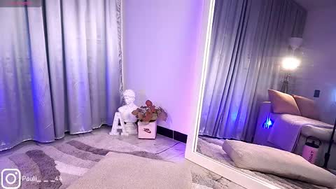 Mia online show from 09-20-25, 12:55