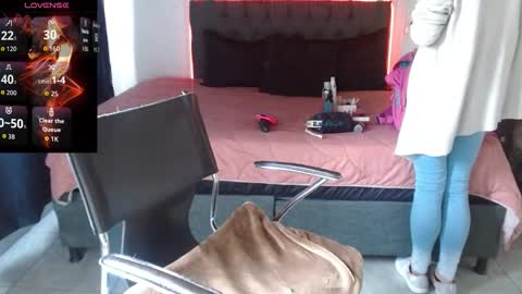 Snapshot of mia_velvet1 chatting on 10-22-25, 03:12 MIA  online show from 10-22-25, 03:12