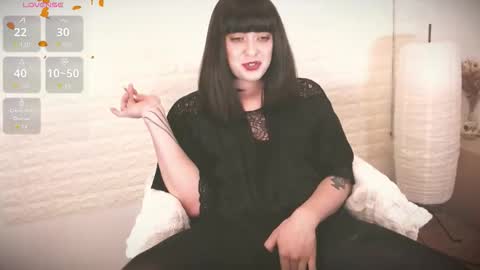 mia_wallase online show from 11-23-25, 05:40