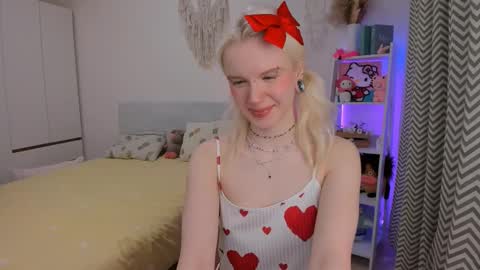 Snapshot of mia_waterlily chatting on 02-03-26, 03:15 Mia online show from 02-03-26, 03:15