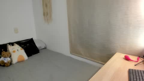 Mia   online show from 01-31-25, 08:54