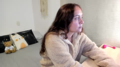 Mia   online show from 02-08-25, 07:05