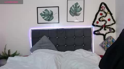 Snapshot of mia_yourhottie chatting on 12-22-24, 02:39 Mia online show from 12-22-24, 02:39