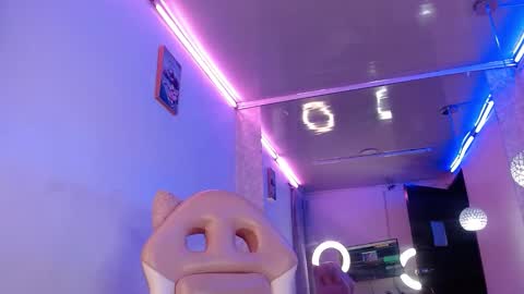 Snapshot of mia_yourhottie chatting on 02-28-25, 02:09 Mia online show from 02-28-25, 02:09