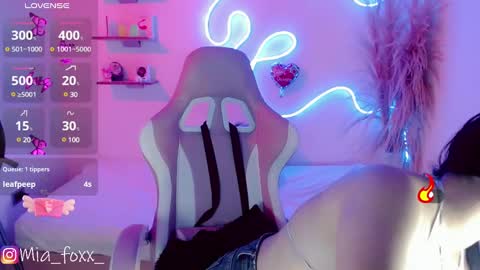 Mia online show from 03-04-25, 09:22