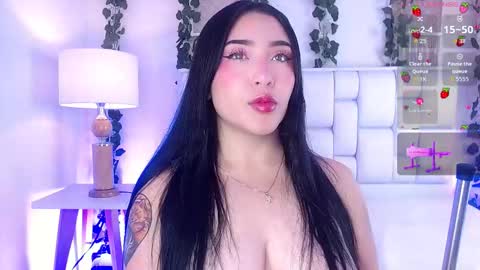 Mia online show from 09-12-25, 11:54