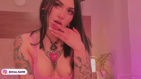 Snapshot of miaa_huntt chatting on 07-17-26, 06:31 Andrea online show from 07-17-26, 06:31