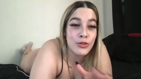 Mia Moji online show from 12-22-25, 08:28