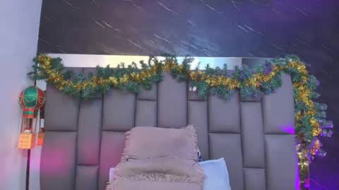 Mia online show from 12-02-25, 12:10