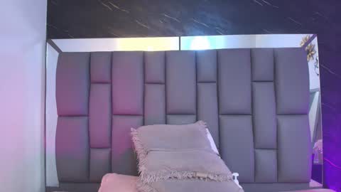 Mia online show from 02-16-26, 12:12