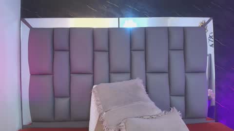 Mia online show from 02-19-26, 12:12