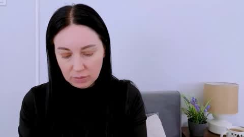 Mia online show from 04-06-26, 03:35