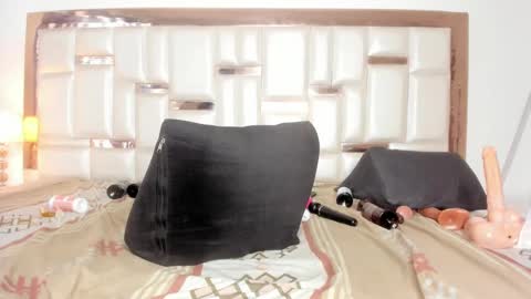 Mia  online show from 12-31-24, 03:42