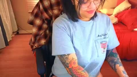 Mia online show from 01-15-25, 04:04