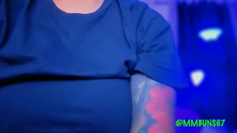 Mia online show from 10-25-25, 02:19