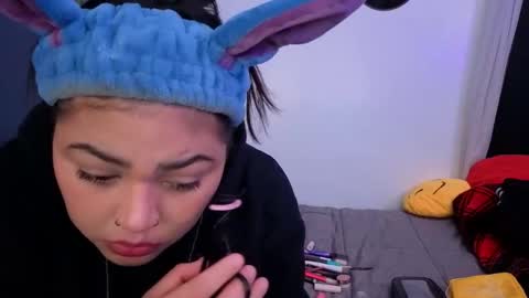 Mia online show from 03-02-26, 12:46