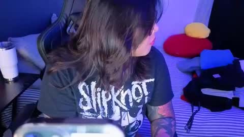 Mia online show from 03-03-26, 01:23