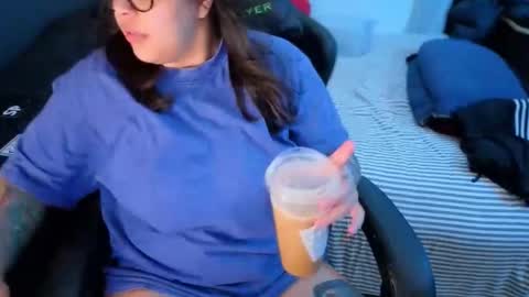 Mia online show from 04-14-26, 02:28