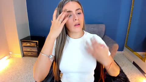 Snapshot of miacarperrlux chatting on 01-27-25, 12:01 MiaCarper online show from 01-27-25, 12:01