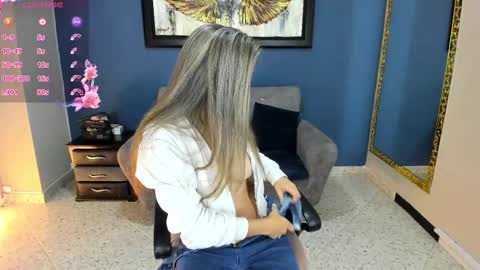 Snapshot of miacarperrlux chatting on 02-17-25, 01:36 MiaCarper online show from 02-17-25, 01:36