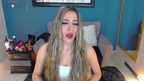 Snapshot of miacarperrlux chatting on 03-06-25, 12:10 MiaCarper online show from 03-06-25, 12:10