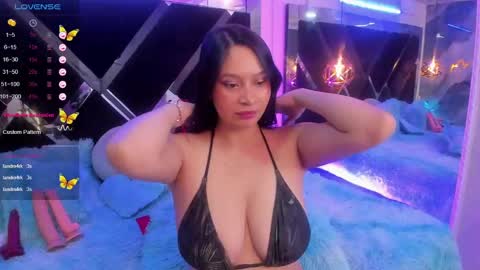 Mia online show from 09-16-25, 01:39