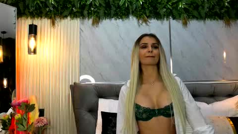 Mia online show from 01-05-26, 10:46