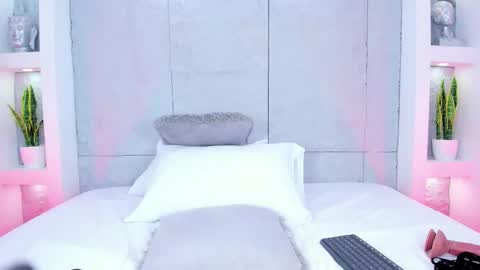 Snapshot of miacollson chatting on 10-27-25, 05:50 mia online show from 10-27-25, 05:50