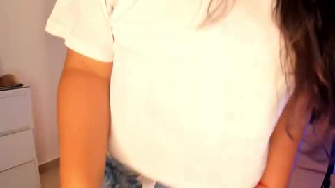 IG Yojanagomez  online show from 11-22-25, 05:34