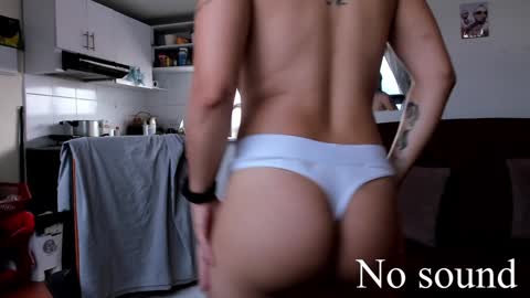 Mia online show from 01-16-25, 07:31