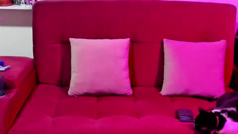 Mia online show from 09-14-25, 01:05