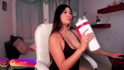 Mia online show from 10-28-25, 01:53