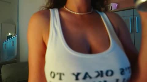 Snapshot of miafleur chatting on 10-18-25, 02:18 Mia online show from 10-18-25, 02:18