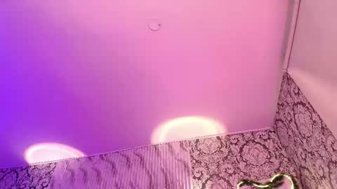 Snapshot of miagates_tay chatting on 12-05-25, 04:21 Mia online show from 12-05-25, 04:21