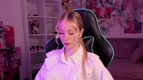 Mia online show from 09-17-25, 05:25