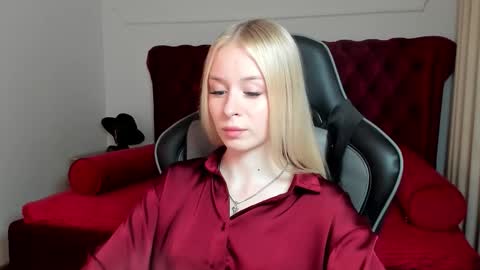 Mia online show from 10-20-25, 07:14