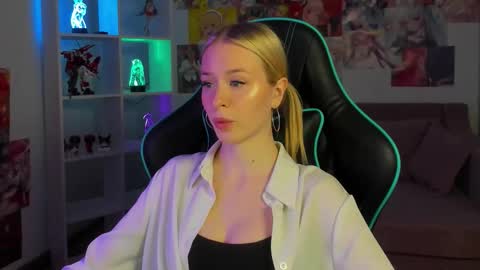 Mia online show from 10-24-25, 05:31