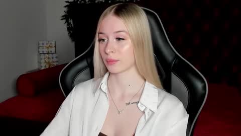 Mia online show from 12-15-25, 05:39