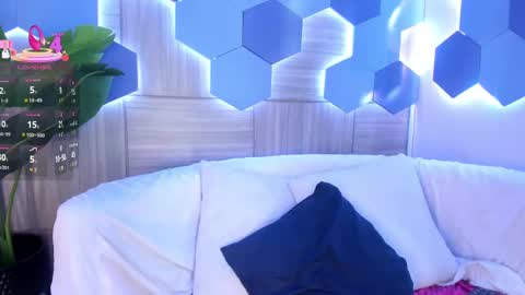 Mia  online show from 10-04-25, 03:59