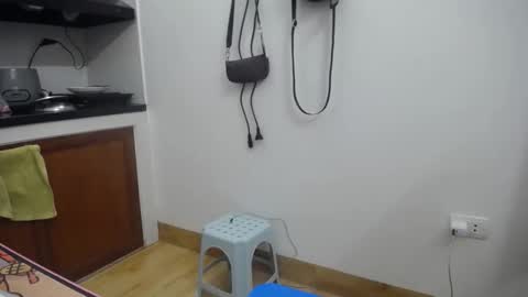 Mia online show from 09-17-25, 01:18