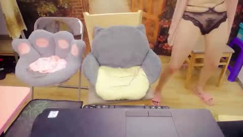 Mia online show from 10-12-25, 02:10