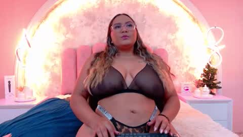 Snapshot of mialaurents chatting on 12-20-25, 04:19 Mia online show from 12-20-25, 04:19