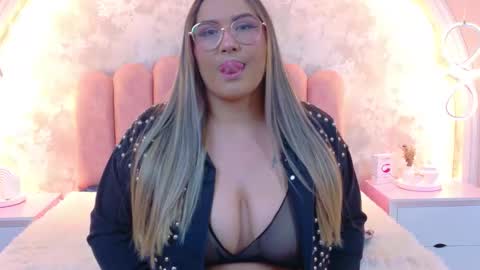 Snapshot of mialaurents chatting on 01-07-26, 04:04 Mia online show from 01-07-26, 04:04