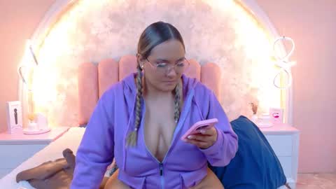 Snapshot of mialaurents chatting on 01-14-26, 05:02 Mia online show from 01-14-26, 05:02