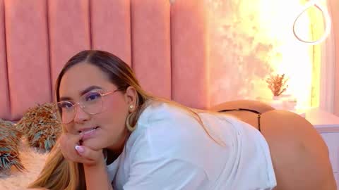 Snapshot of mialaurents chatting on 02-11-26, 03:44 Mia online show from 02-11-26, 03:44