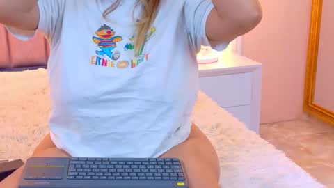 Snapshot of mialaurents chatting on 02-27-26, 03:17 Mia online show from 02-27-26, 03:17