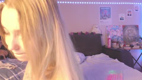 Mia online show from 12-20-24, 06:56