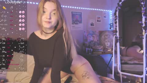 Mia online show from 02-27-25, 04:32