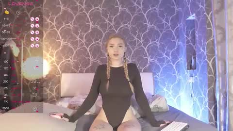 Mia online show from 11-14-25, 09:19