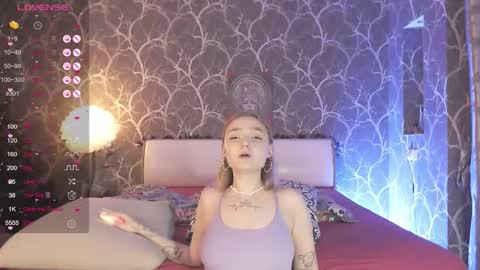 Mia online show from 12-17-25, 06:14